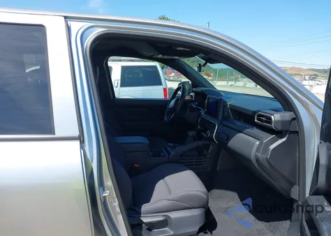 2024 Toyota Tacoma Sr 4Wd z USA, uszkodzony, nr VIN 3TYLD5KN4RT009807